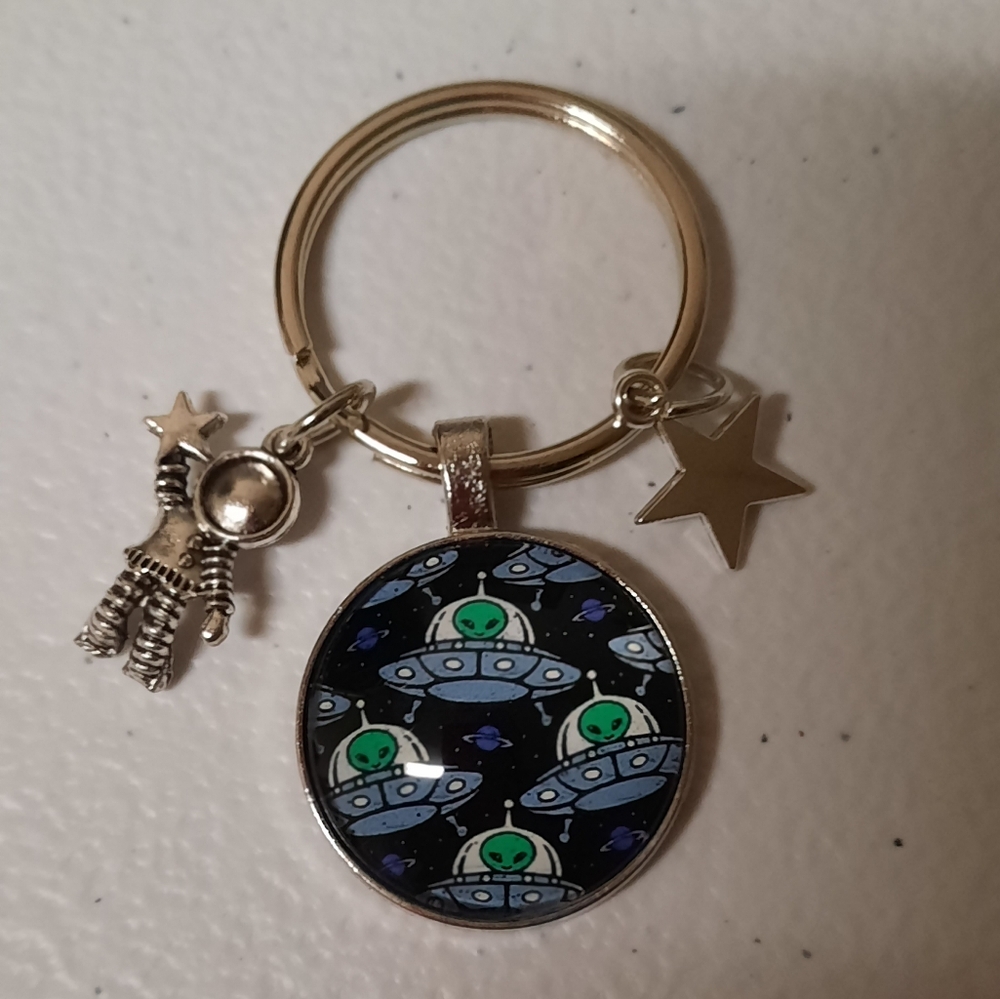 Alien 👽 UFO Keychain